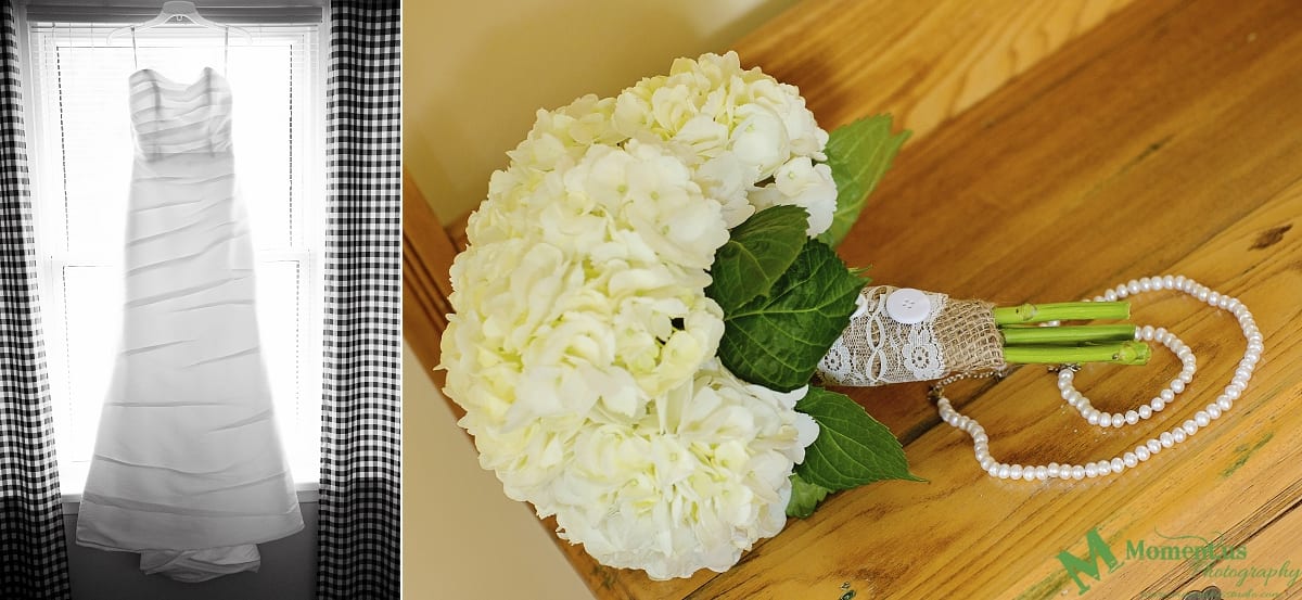 rustic country wedding photos - burlap and lace bouquet wrap