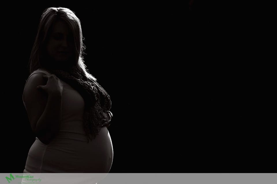 Cornwall maternity photo session - rim light on belly
