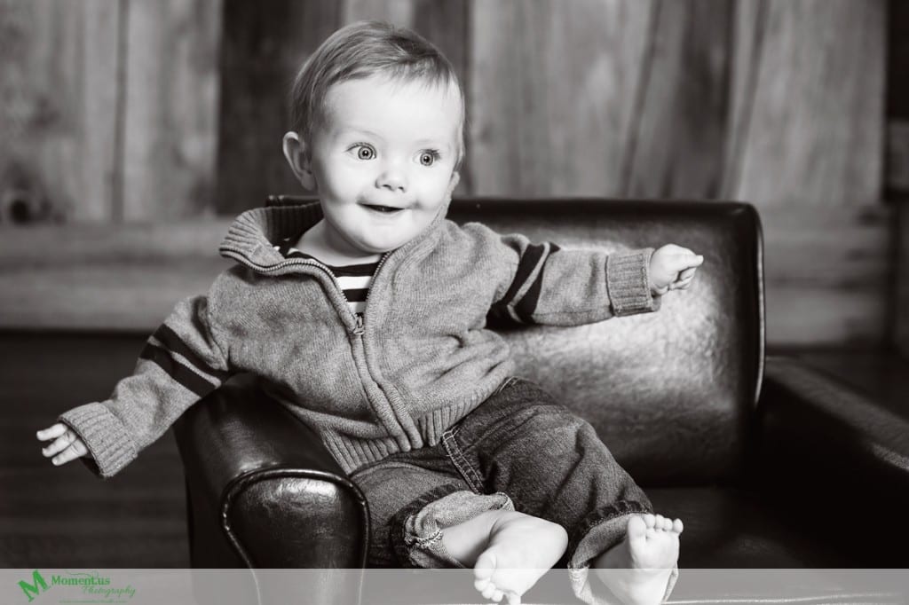 Cornwall children's photographer - airplane arms