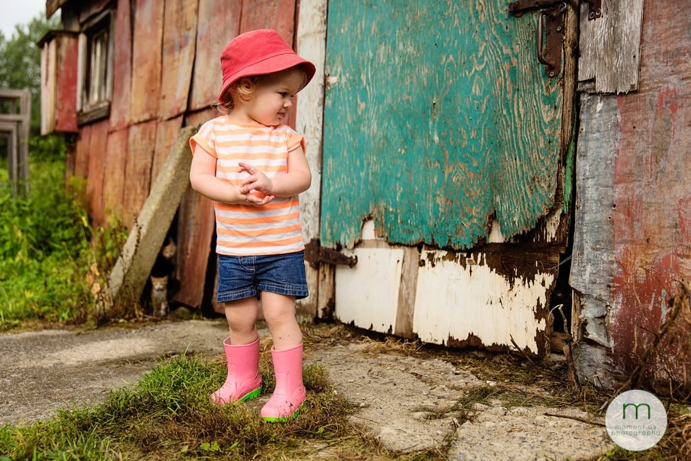 girl looking at barn