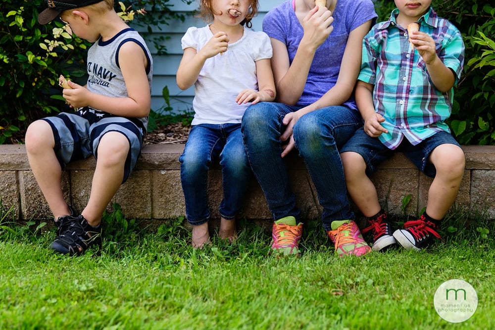Cousins sitting eating ice cream