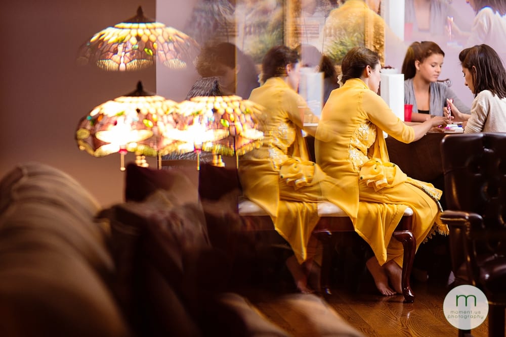 bride getting mehndi