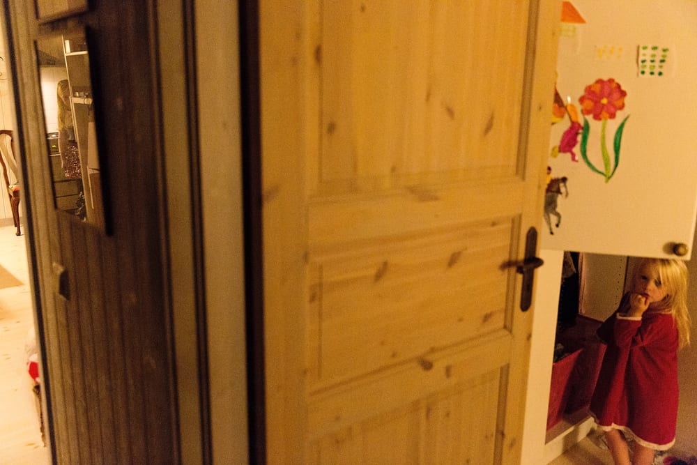 Stockholm sisters in bedroom