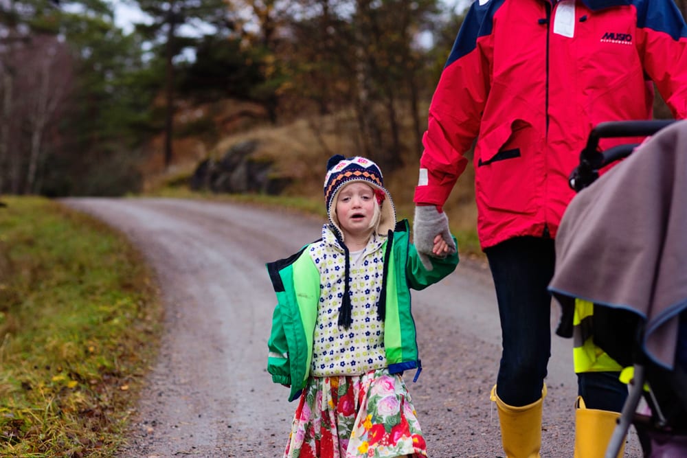 Stockholm girl crying on road