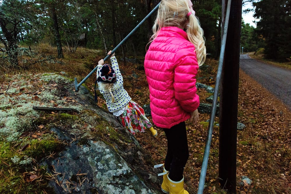Stockholm sister hanging from pole