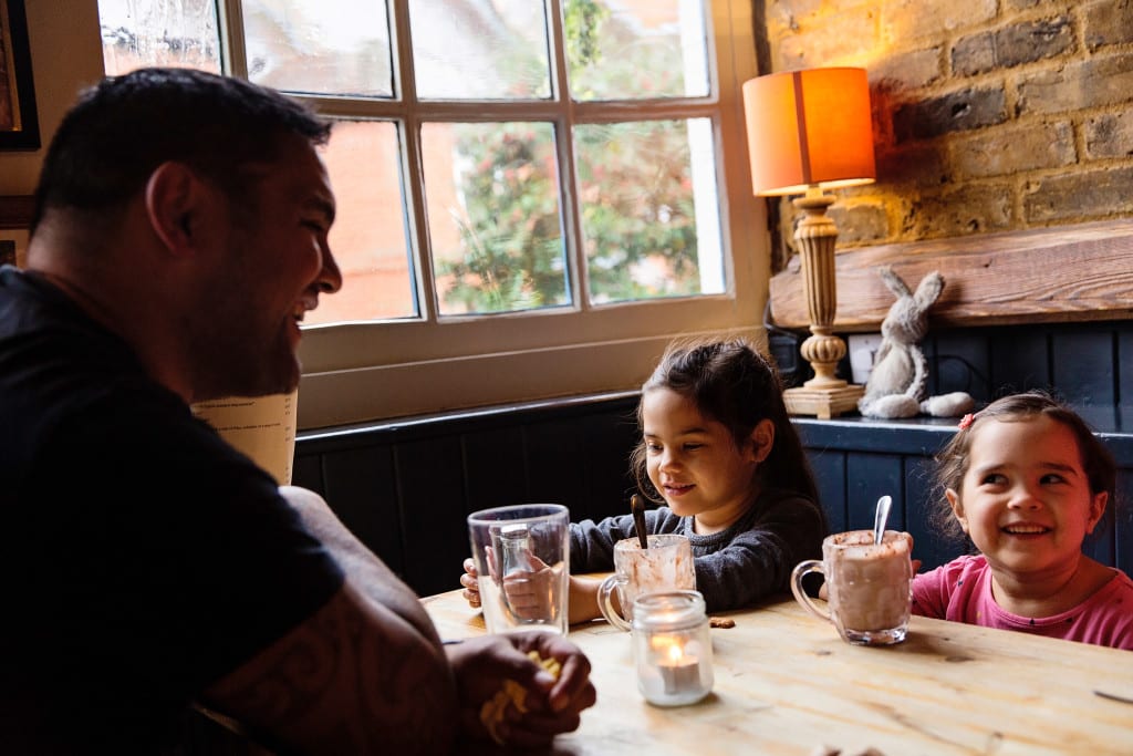 London family at pub