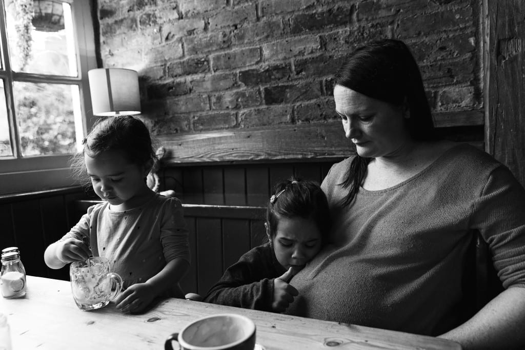 London mother and daughters at pub
