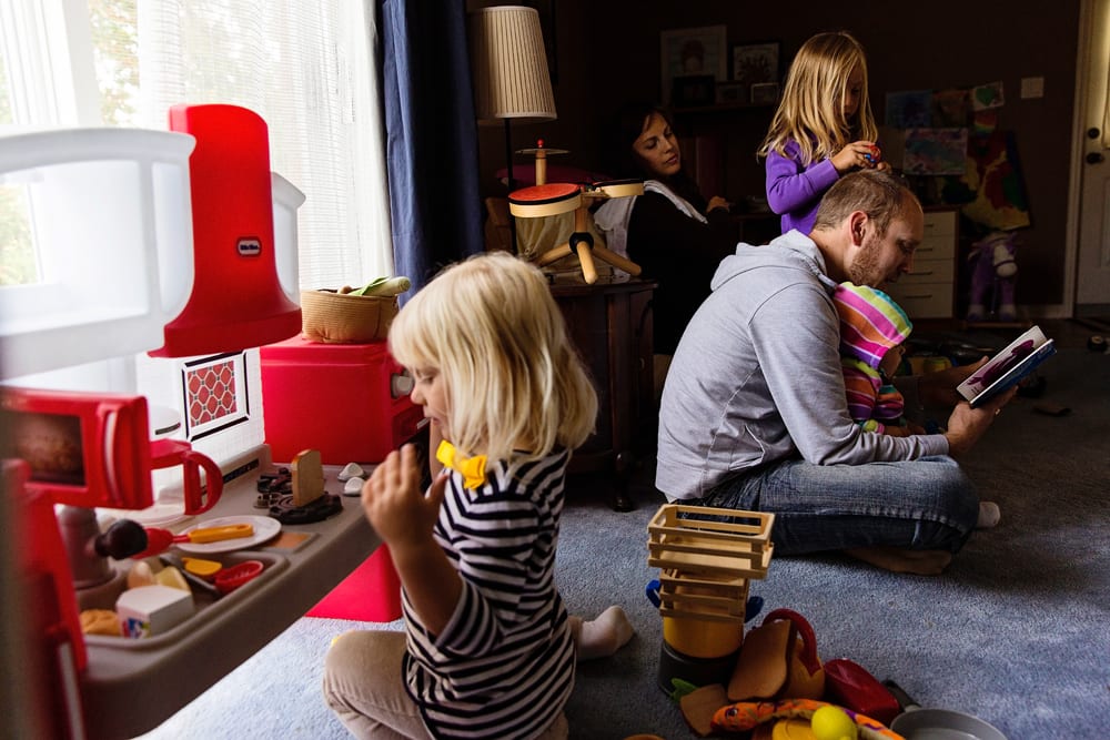 Cornwall family photographer - family in play kitchen