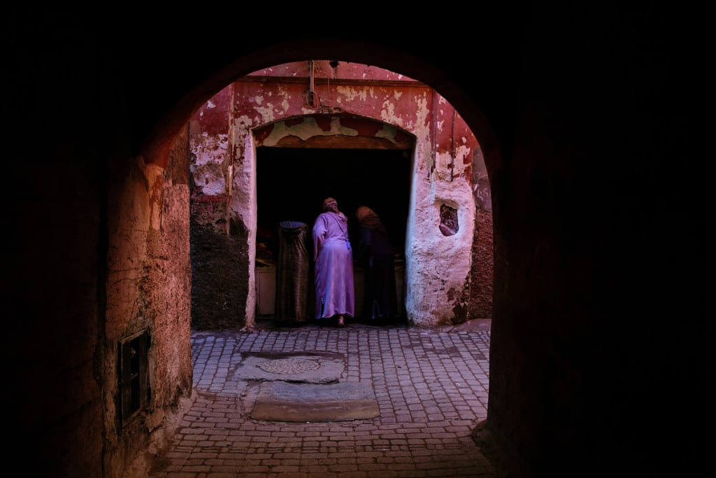 Wedding photographer in Morocco - women buying produce from vendor