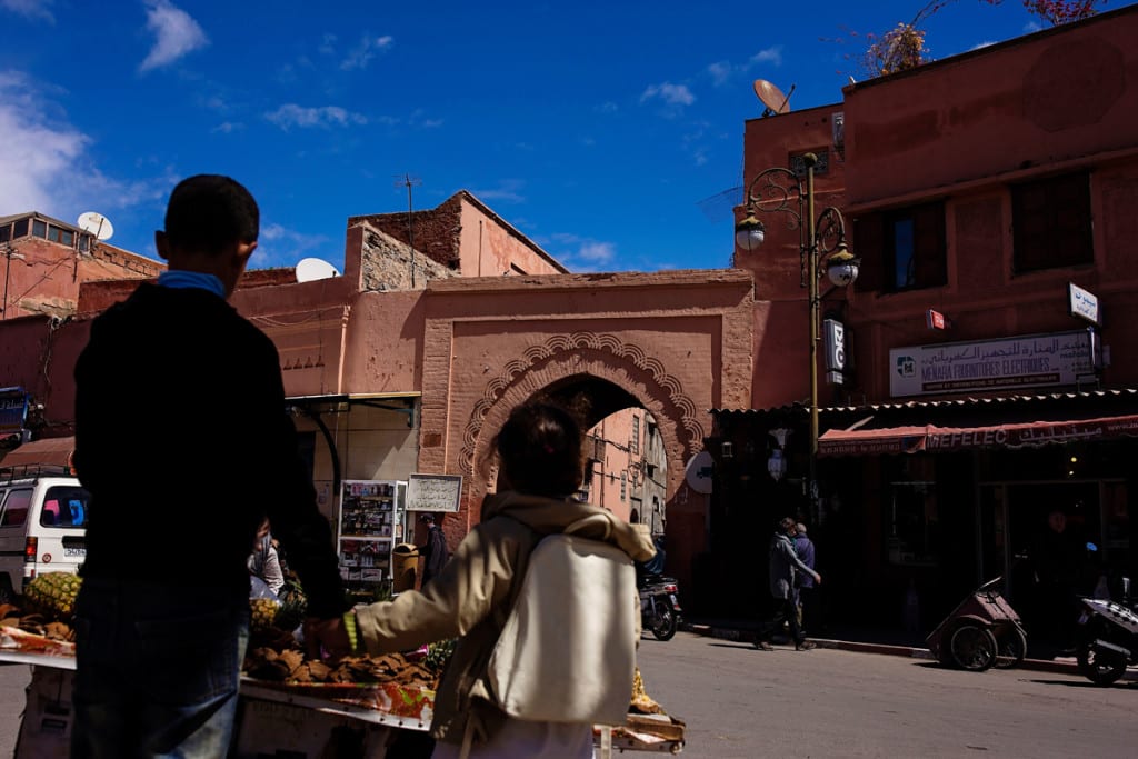 Wedding photographer in Morocco - children prepare to enter medina