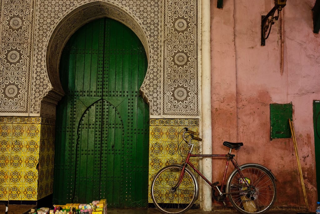 Wedding photographer in Morocco - green door and bike