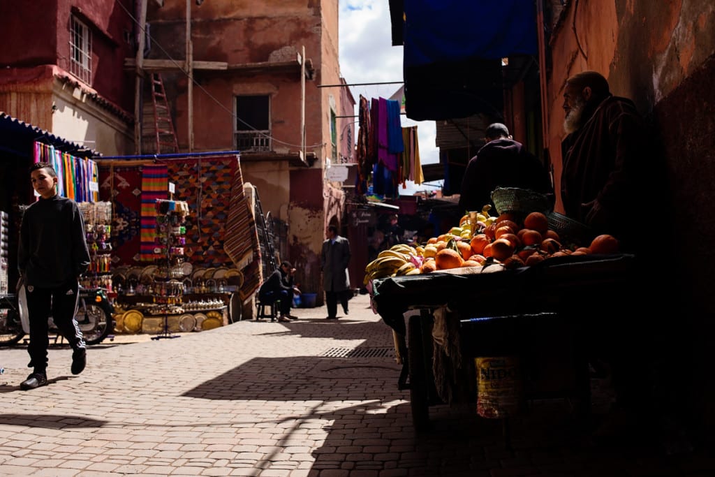 Wedding photographer in Morocco - orange vendor
