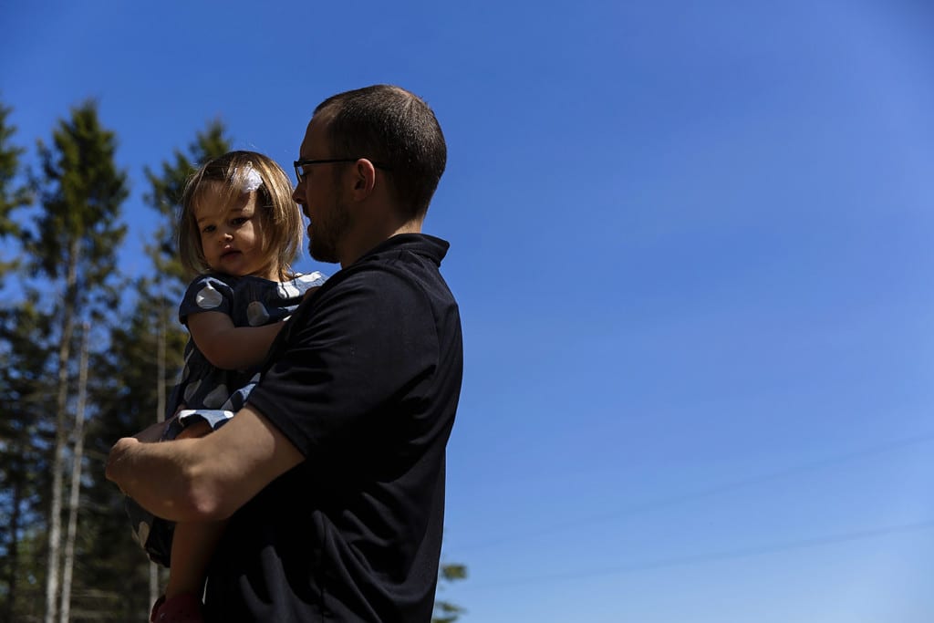 dad outside with daughter during family portrait session