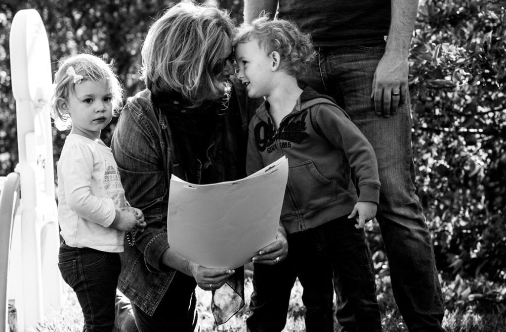 grandchildren giving grandparents art