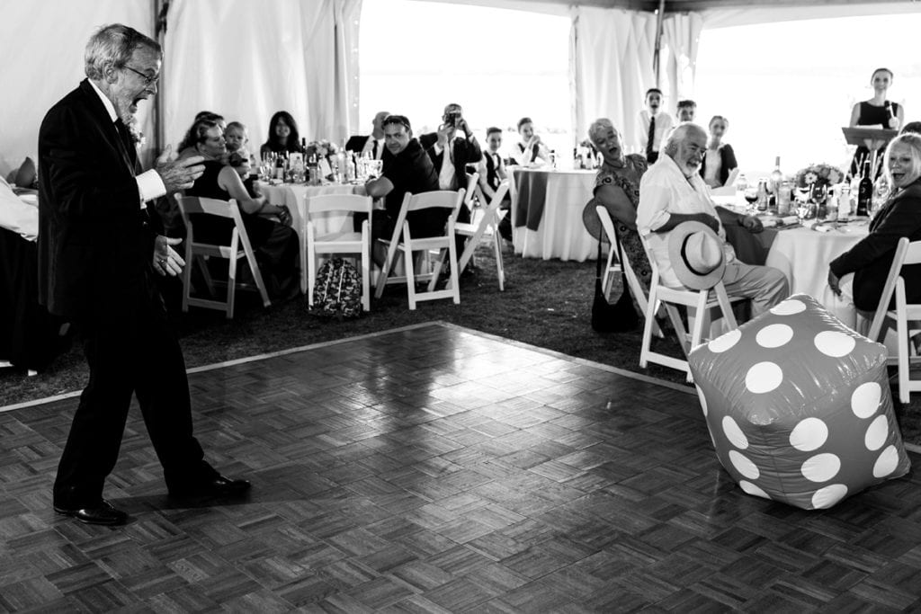 father of the bride playing the kissing game