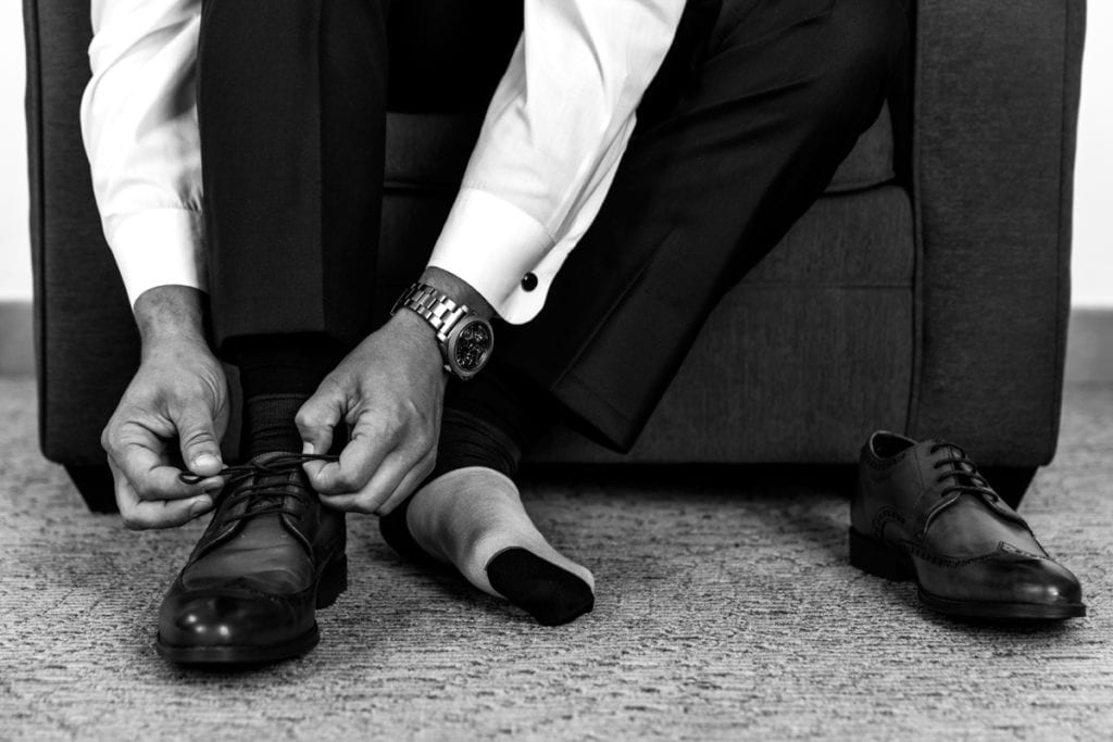 groom ties shoes