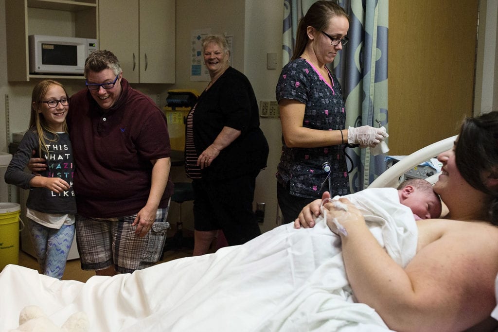 mom welcomes daughter to hospital room