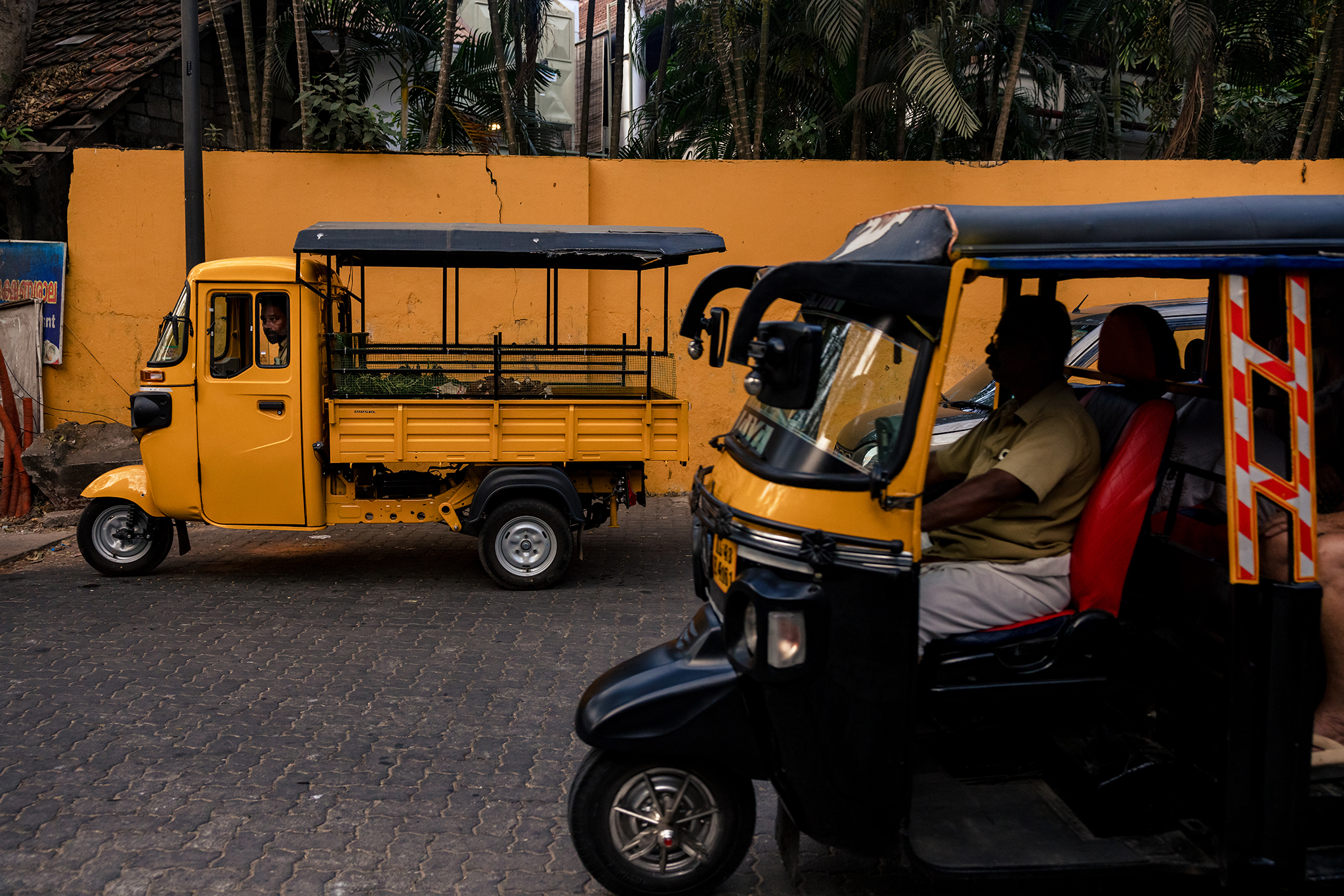 tuk tuk drivers on the streets of Kochi